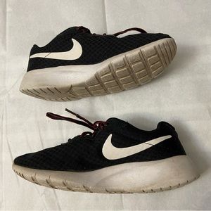 Nike Boys Sneakers - Clean - Freshly Laundered- Good Condition- Size 2.5